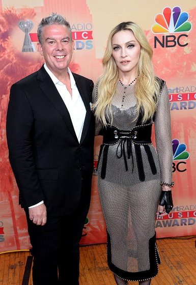 20150330-media-madonna-iheartradio-music-awards-backstage-08