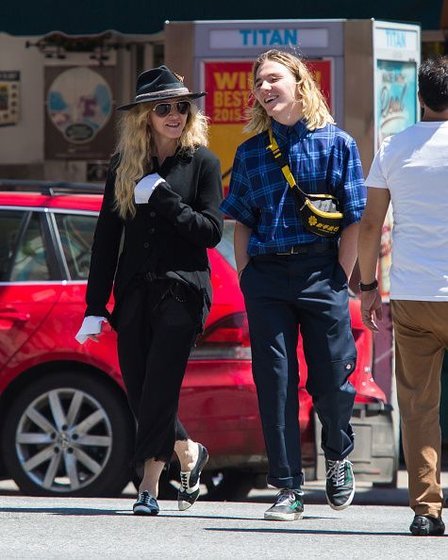 20150808-pictures-madonna-out-and-about-new-york-10