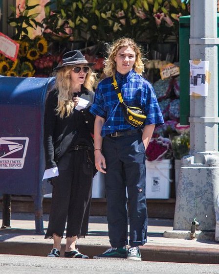 20150808-pictures-madonna-out-and-about-new-york-11