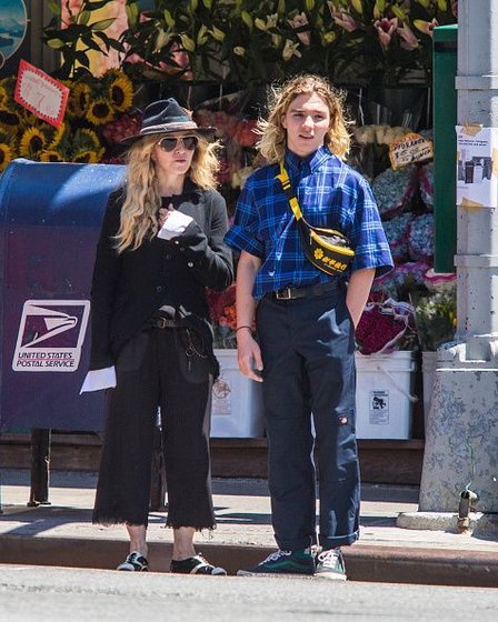 20150808-pictures-madonna-out-and-about-new-york-20