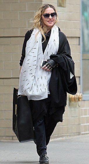 20160402-pictures-madonna-out-and-about-new-york-02