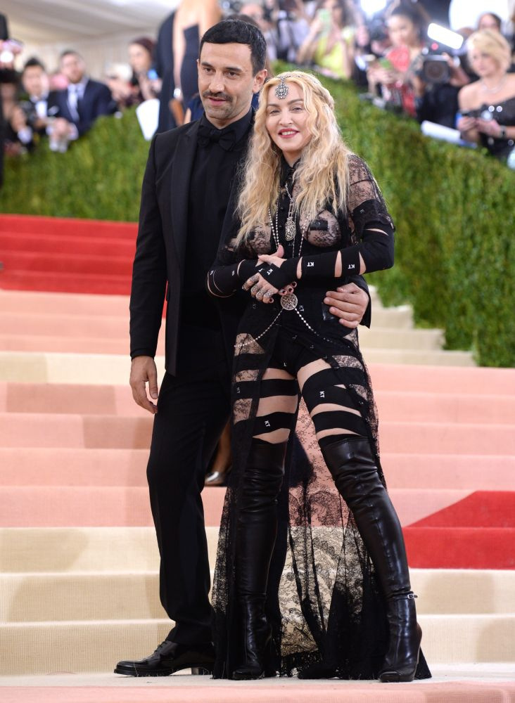 20160503-pictures-madonna-met-gala-new-york-11