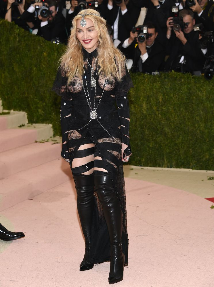 20160503-pictures-madonna-met-gala-new-york-12