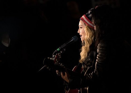 20161108-pictures-madonna-washington-square-park-03