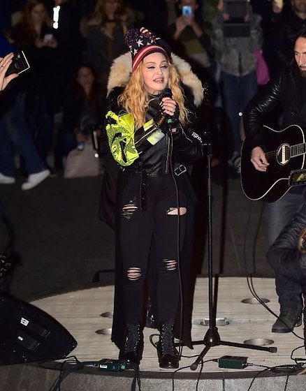 20161108-pictures-madonna-washington-square-park-12