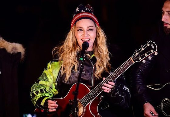 20161108-pictures-madonna-washington-square-park-33