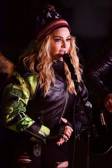 20161108-pictures-madonna-washington-square-park-39