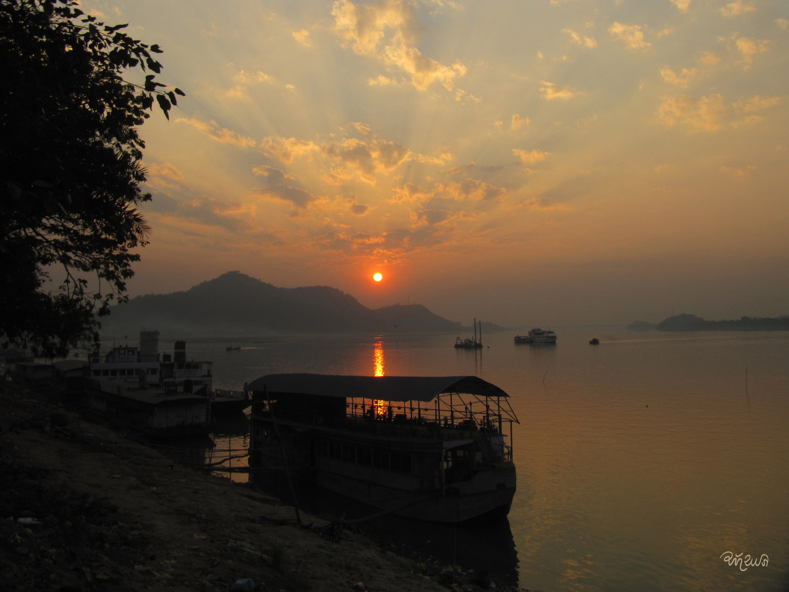 Guváhátí a Brahmaputra partján