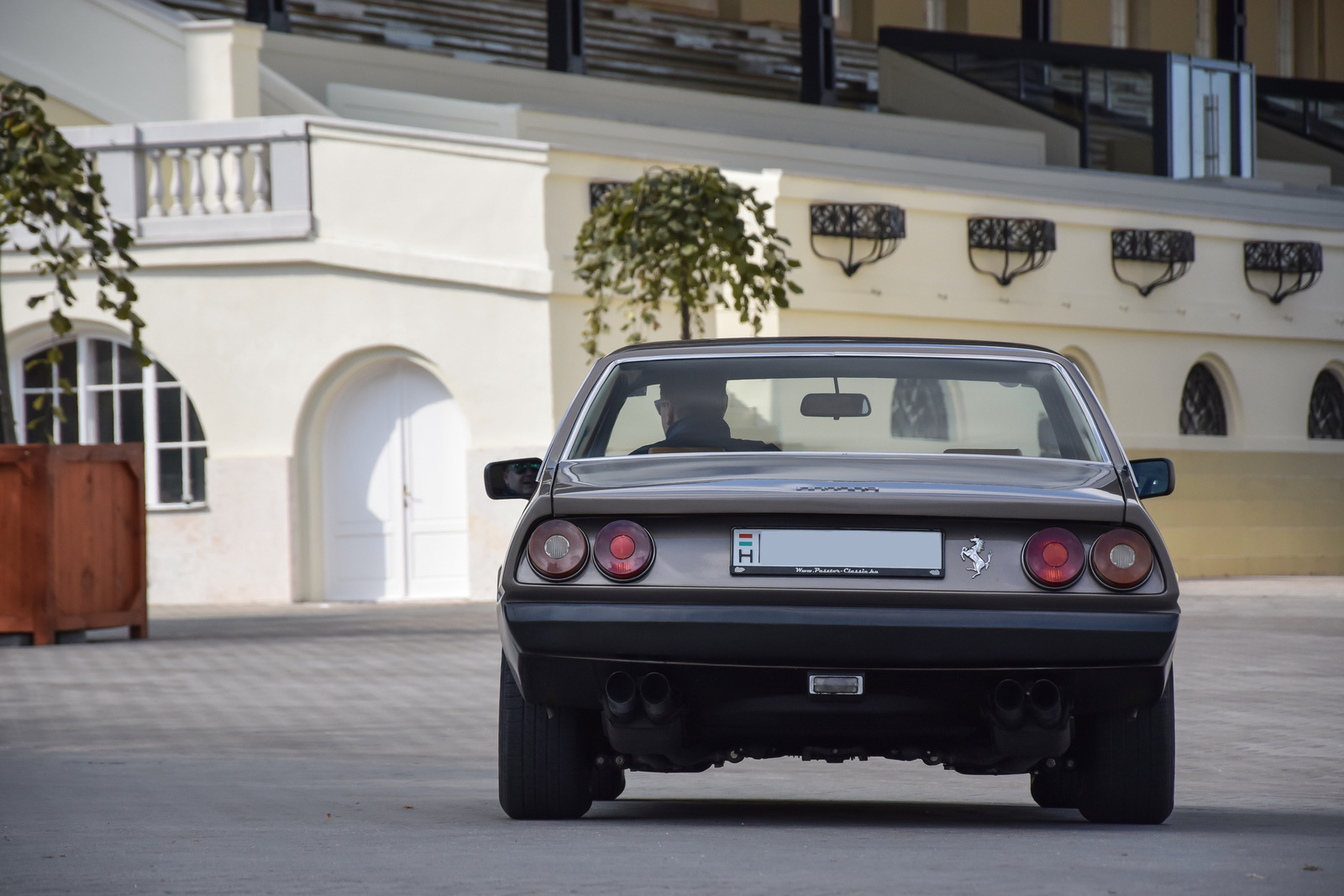 Ferrari 365 GT4 2+2