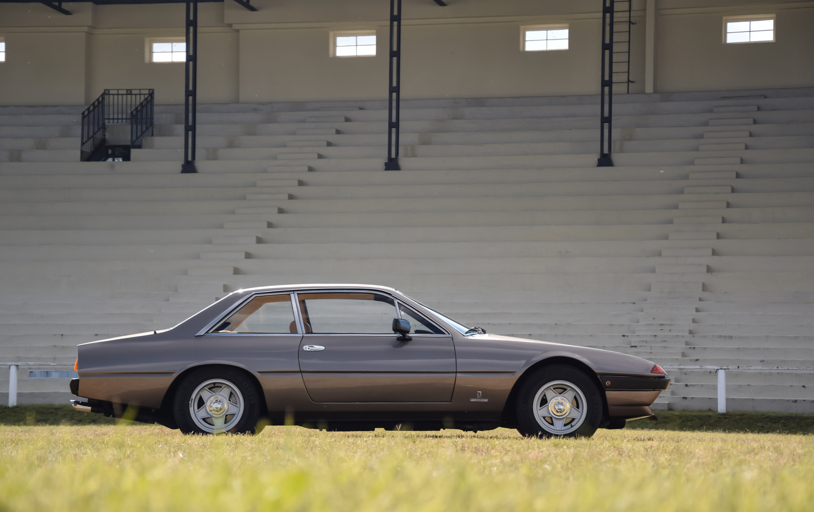 Ferrari 365 GT4 2+2