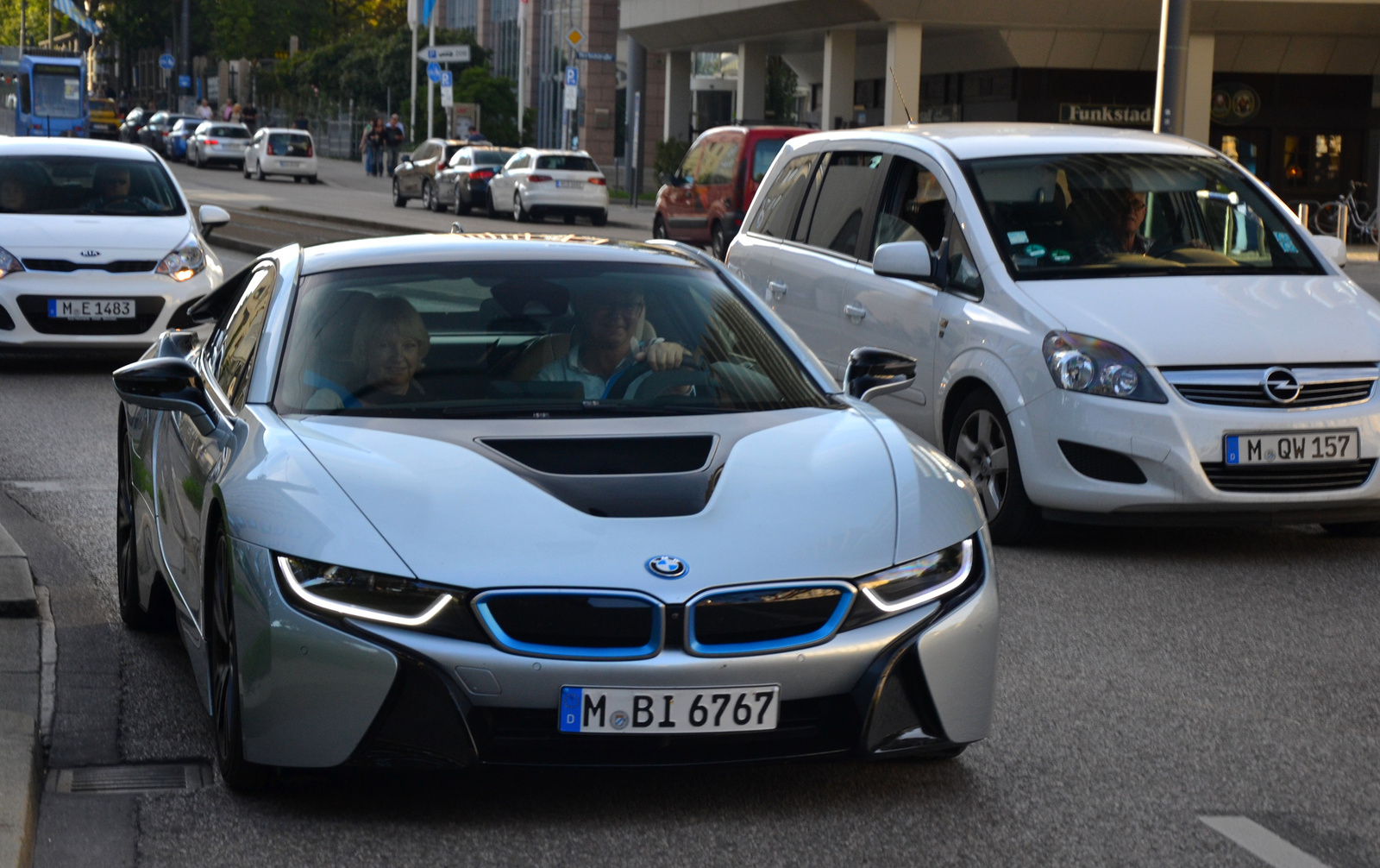 BMW i8