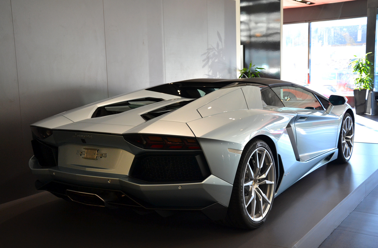 Lamborghini Aventador LP700-4 Roadster