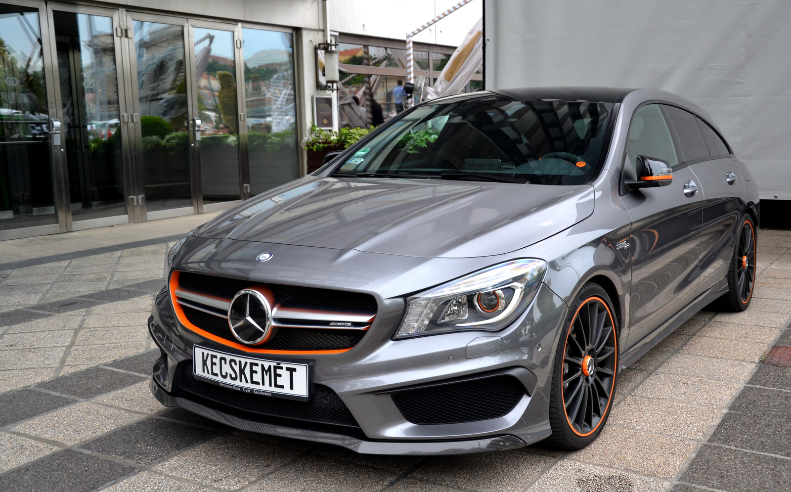 Mercedes-Benz CLA 45 AMG Shooting Brake OrangeArt Edition