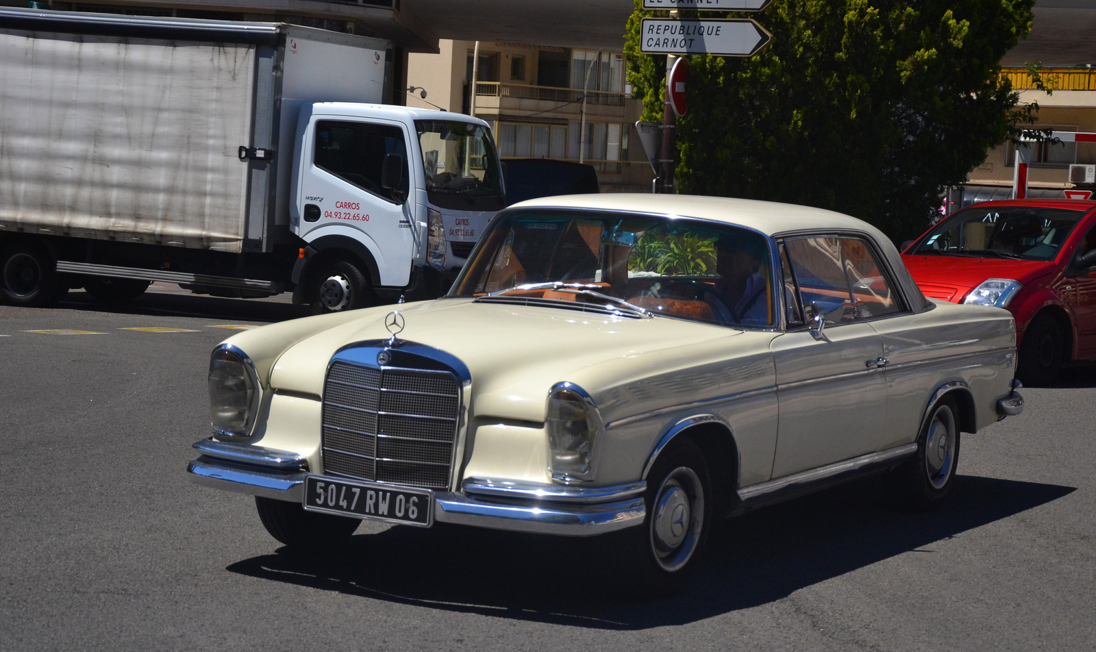 Mercedes-Benz 300 SE