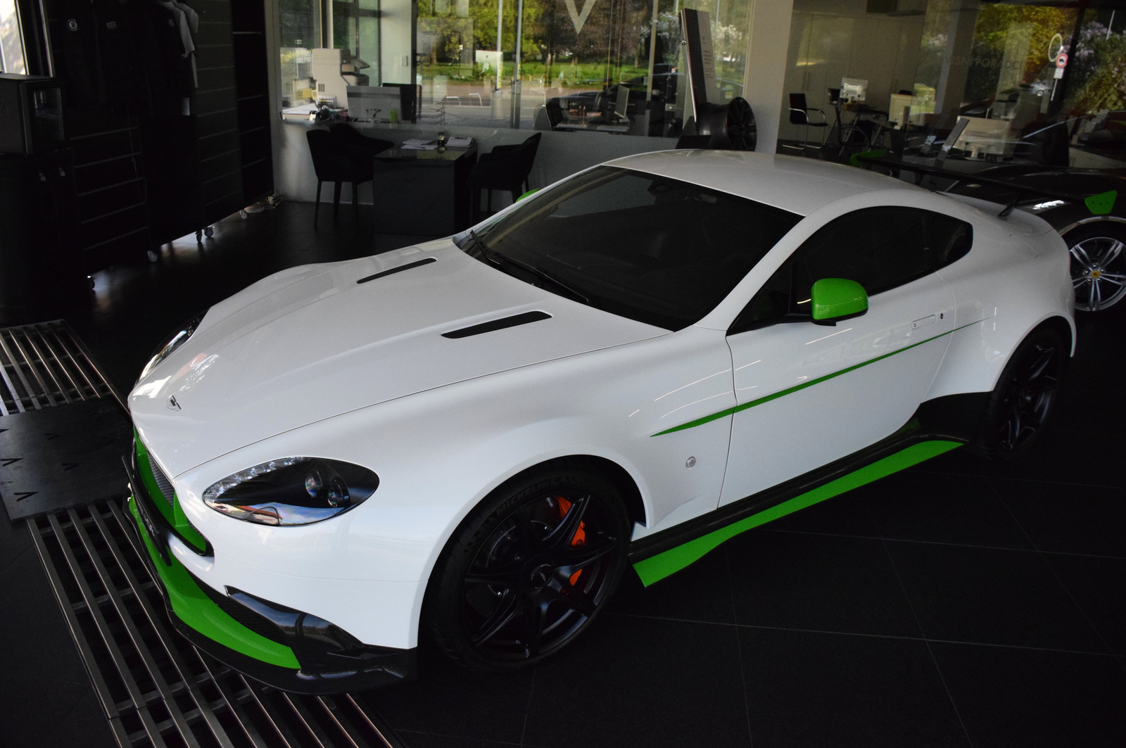 Aston Martin Vantage GT8