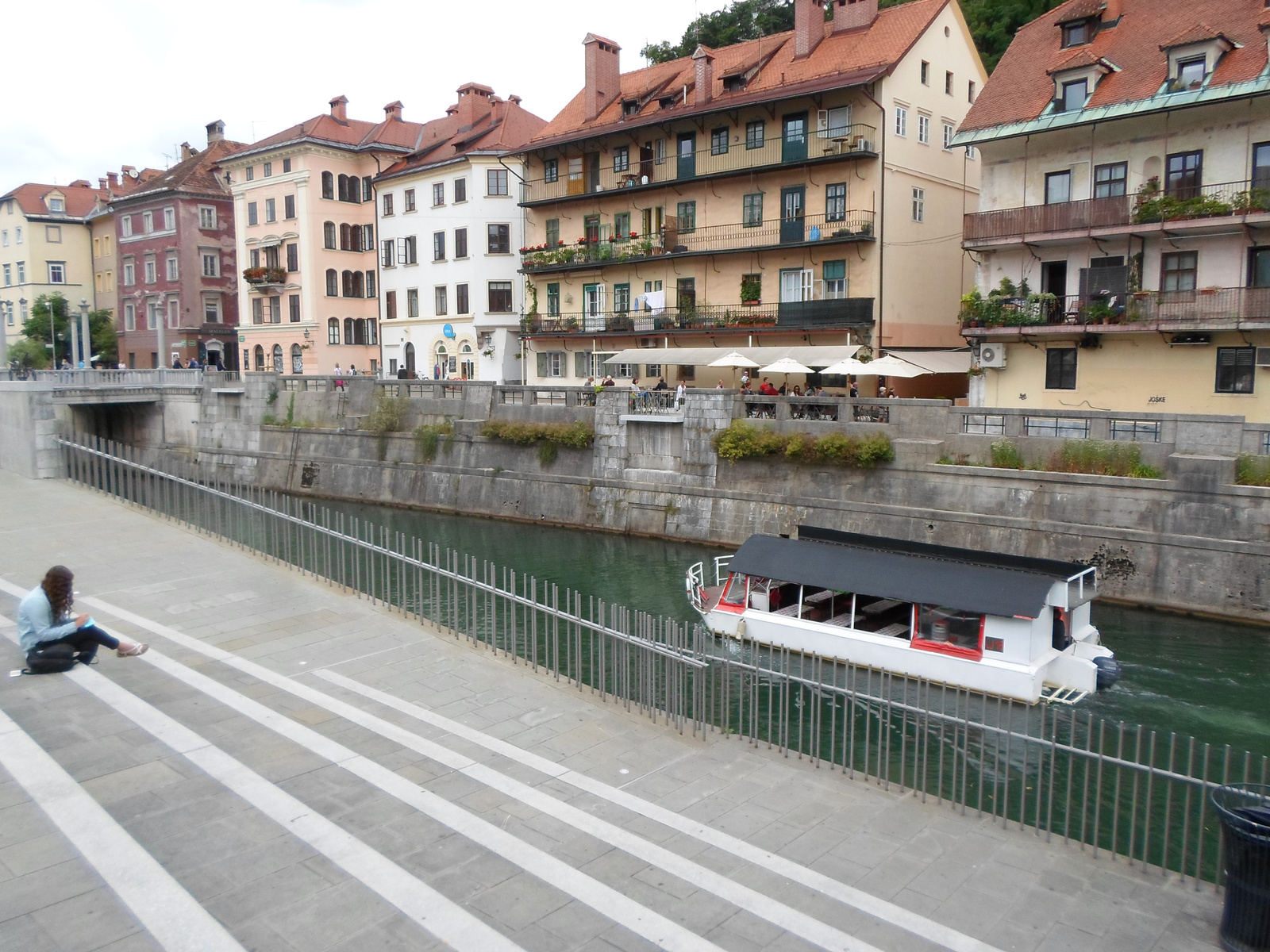 Ljublana - Házsor a Ljubljanica mentén