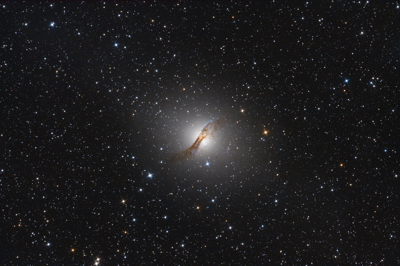 Centaurus A-rádiógalaxis - NGC 5128
