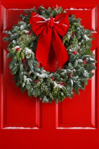 traditional christmas front door decoration ideas2