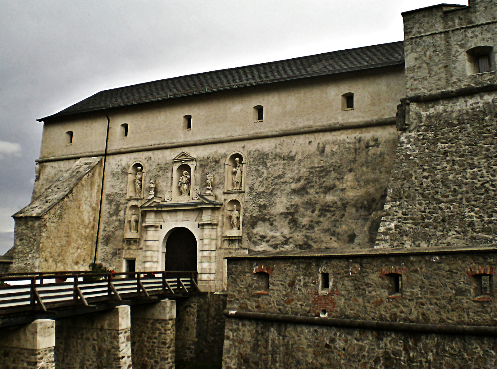 A fraknói vár bejárata. Forchtenstein Castle