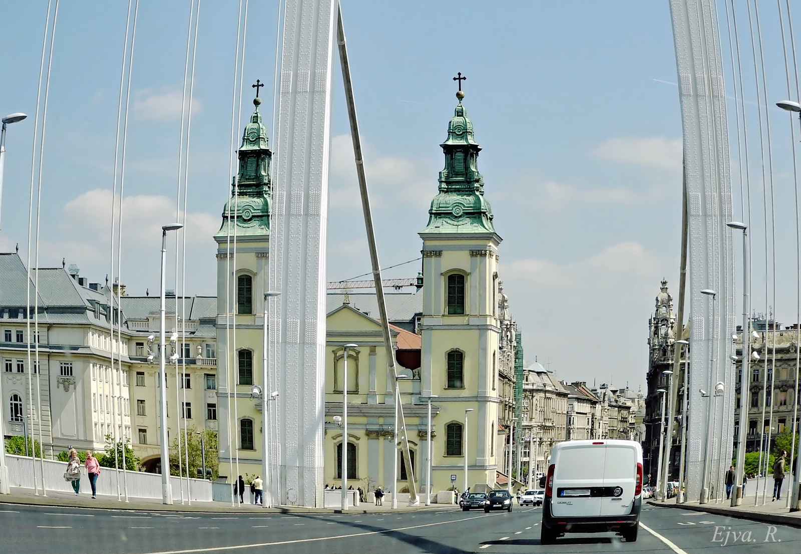 Úton Erzsébet híd Budapest