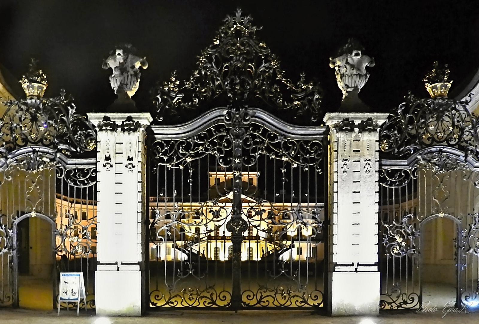 Esterházy-kastély este