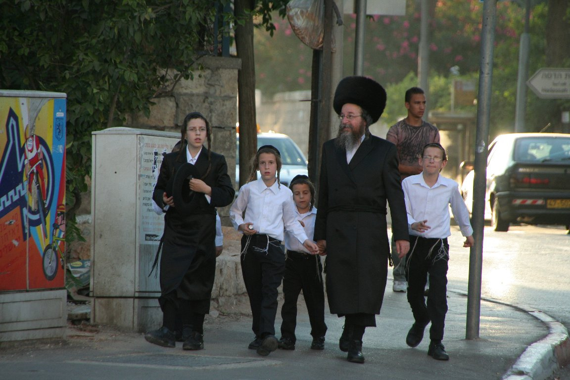 IMG 0260-Ortodox-jewish-family