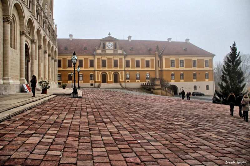 Pécs, Püspöki palota átméretezve