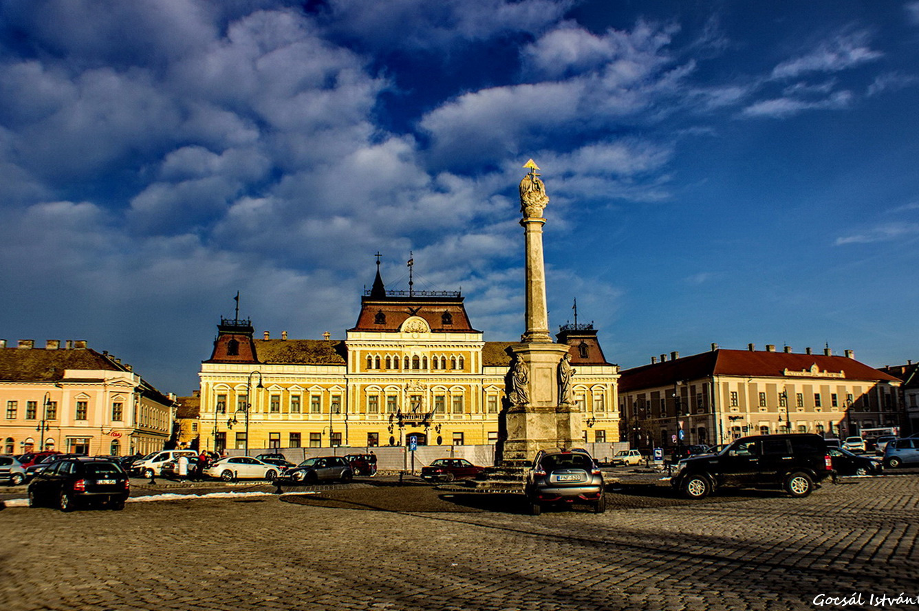 Baja, Szentháromság tér