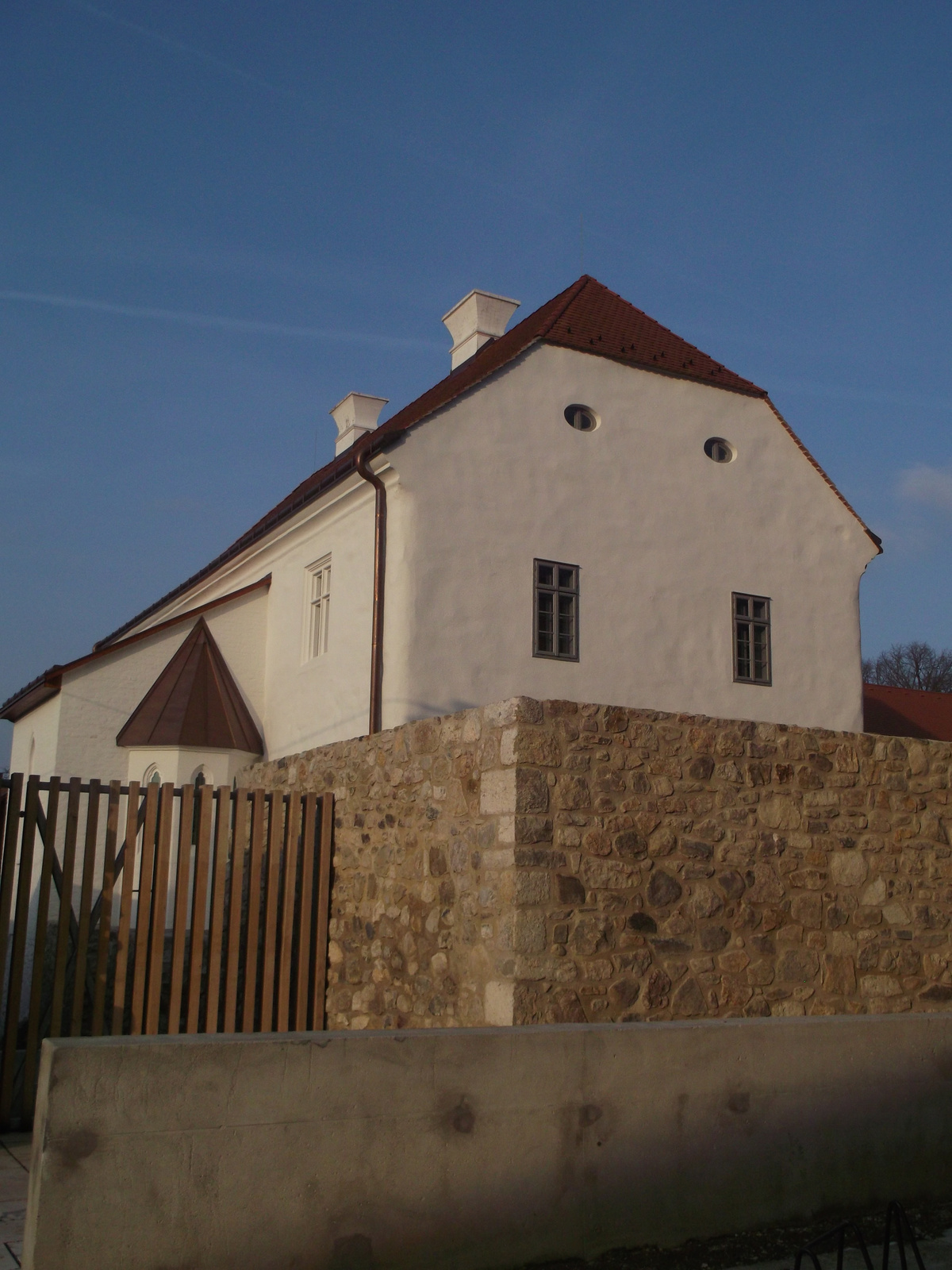 A vár és a kápolnája