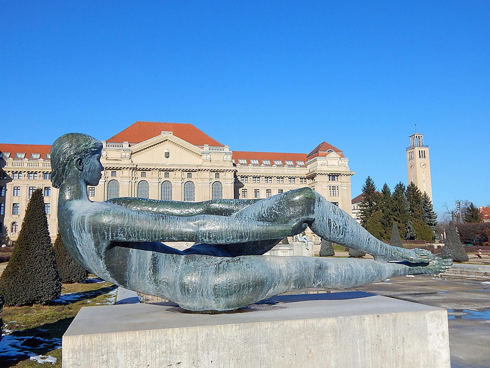 Varga Imre: Heverő női akt (Debrecen)