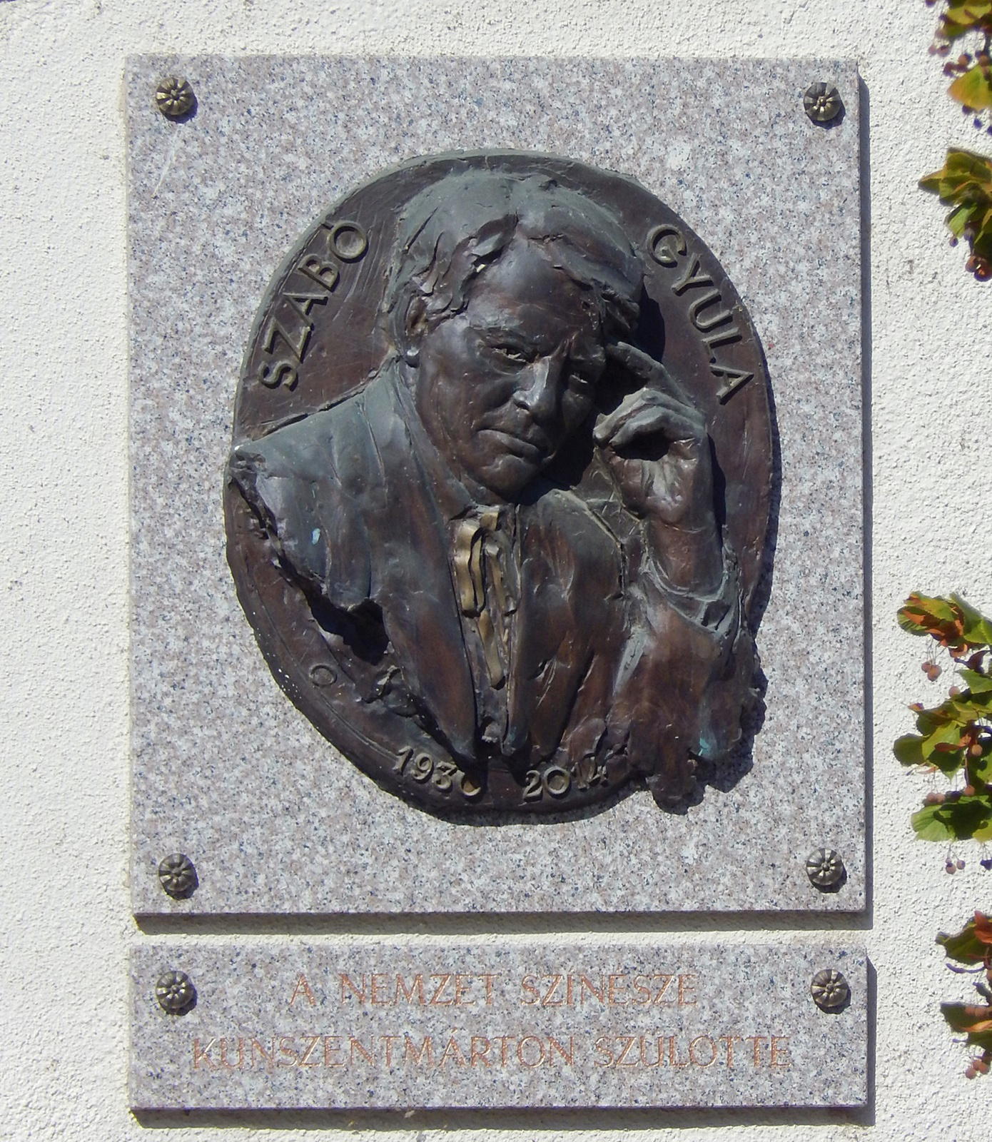 Kunszentmárton, Szabó Gyula relief