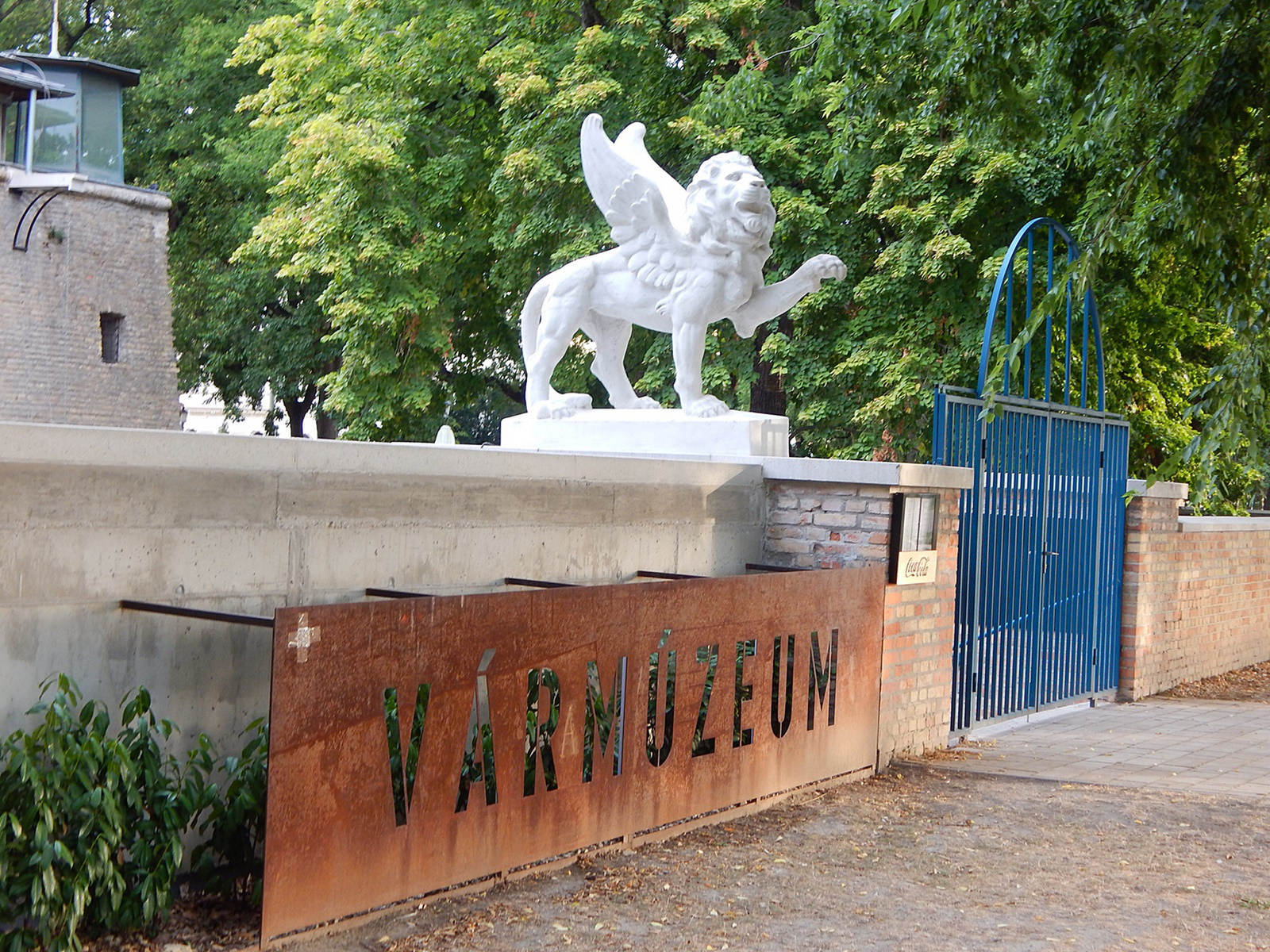 Szeged, Vármúzeum, Őrző-védő oroszlán