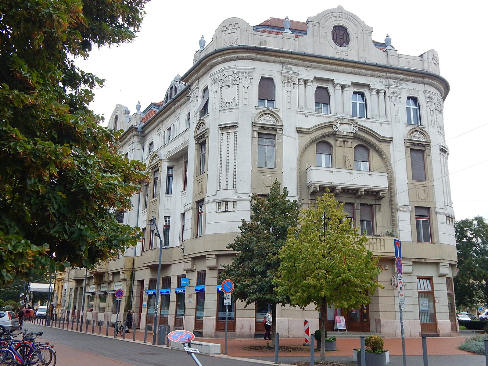 Szeged, Dugonics tér 11.