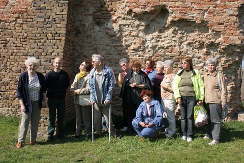 Csomorkányon a templomromnál