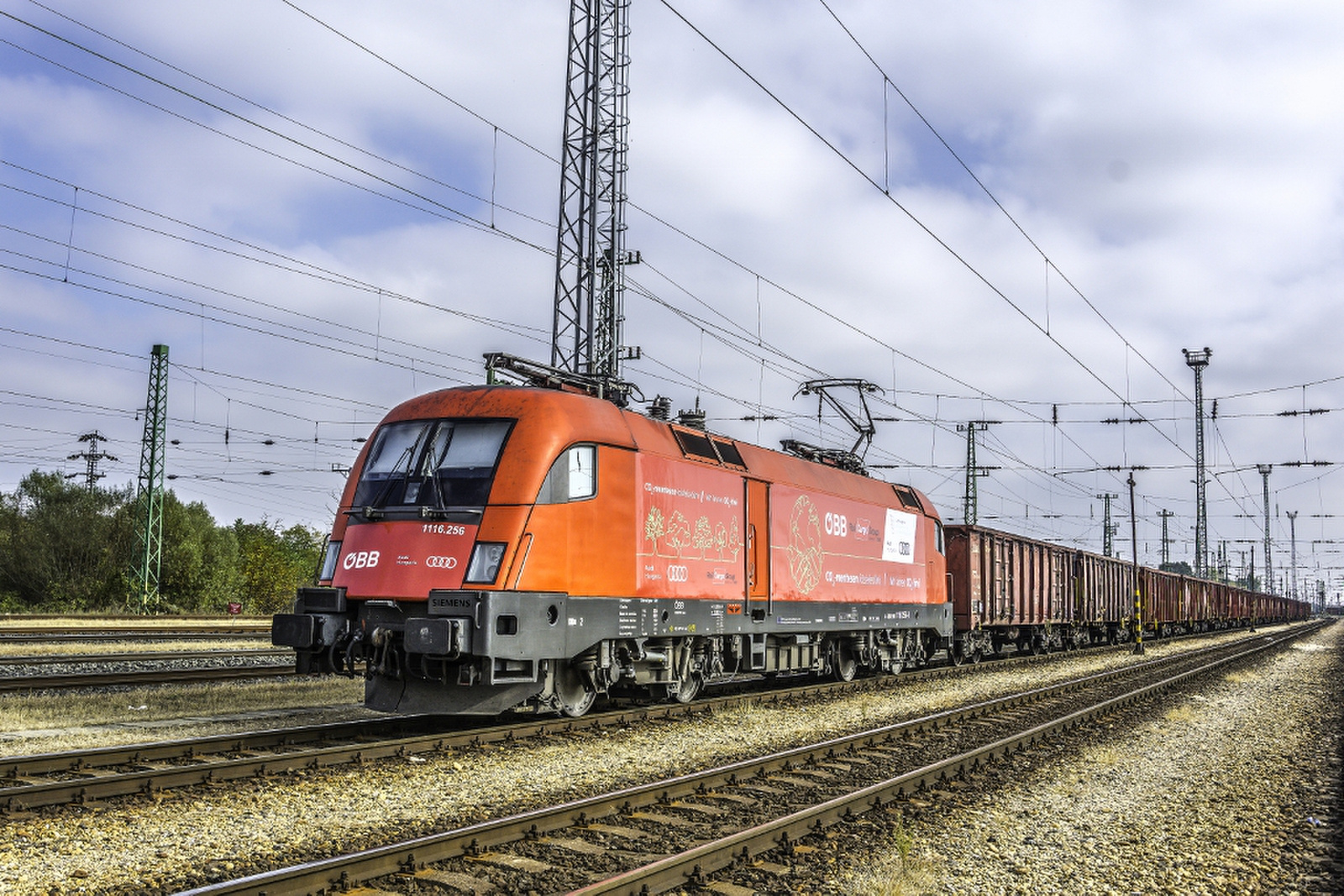 1116 256 ÖBB Audi Hungária - 001