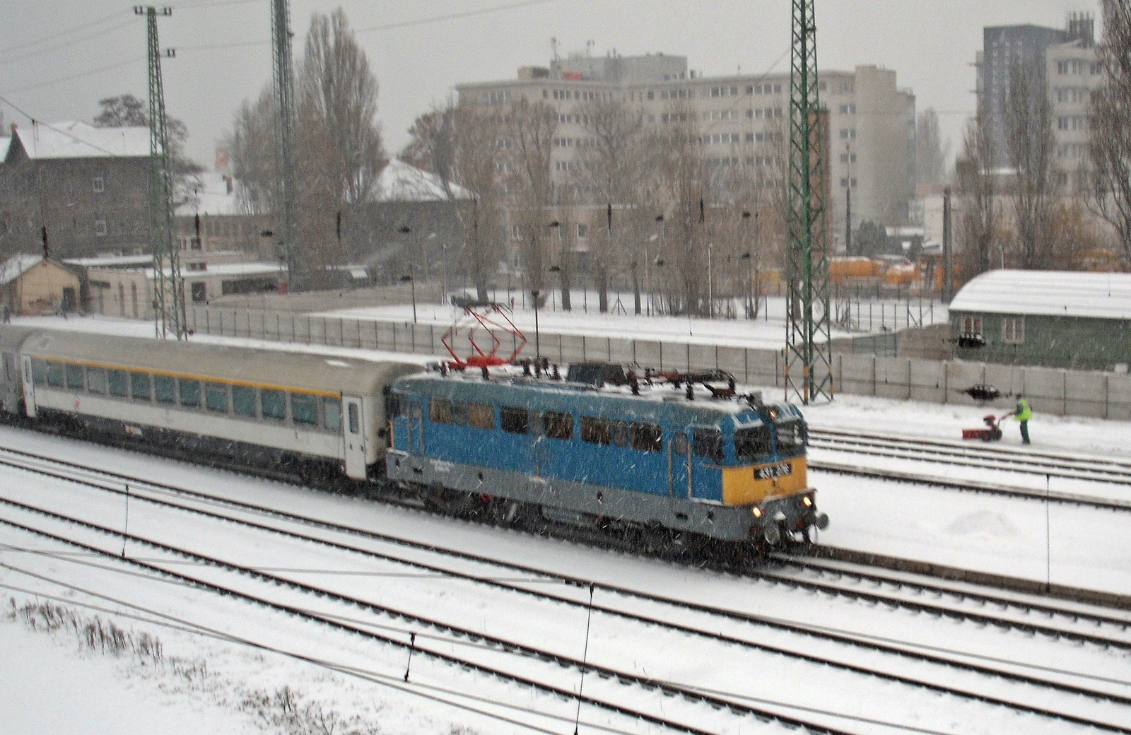 Avala 120 perces késéssel...Go go Keleti