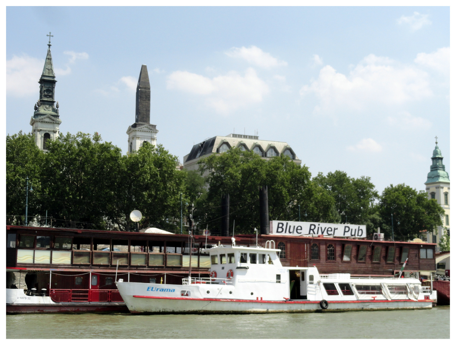 Vigadó tér RIVER ..