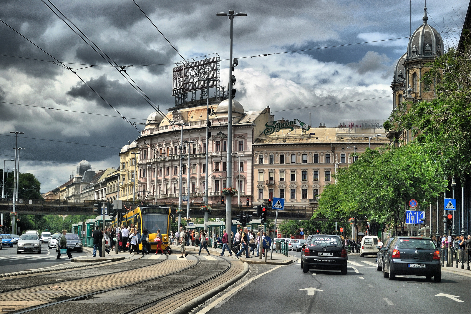 Budapest felett felhős az ég...