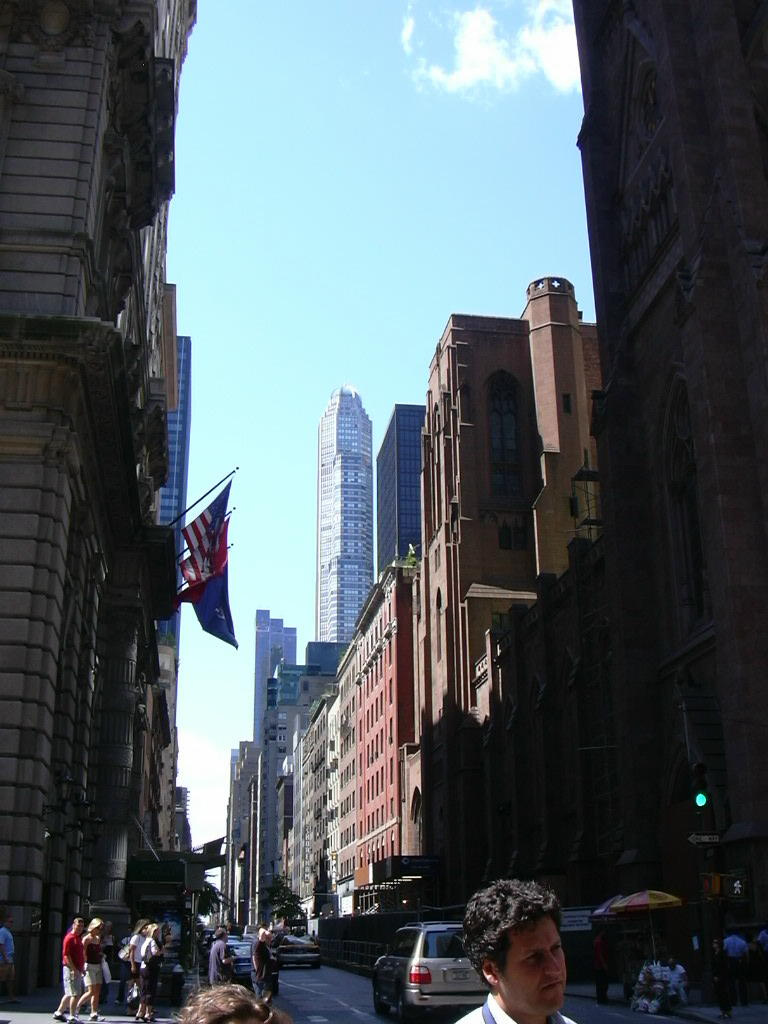 399 W 55th St. nyugat felé nézve