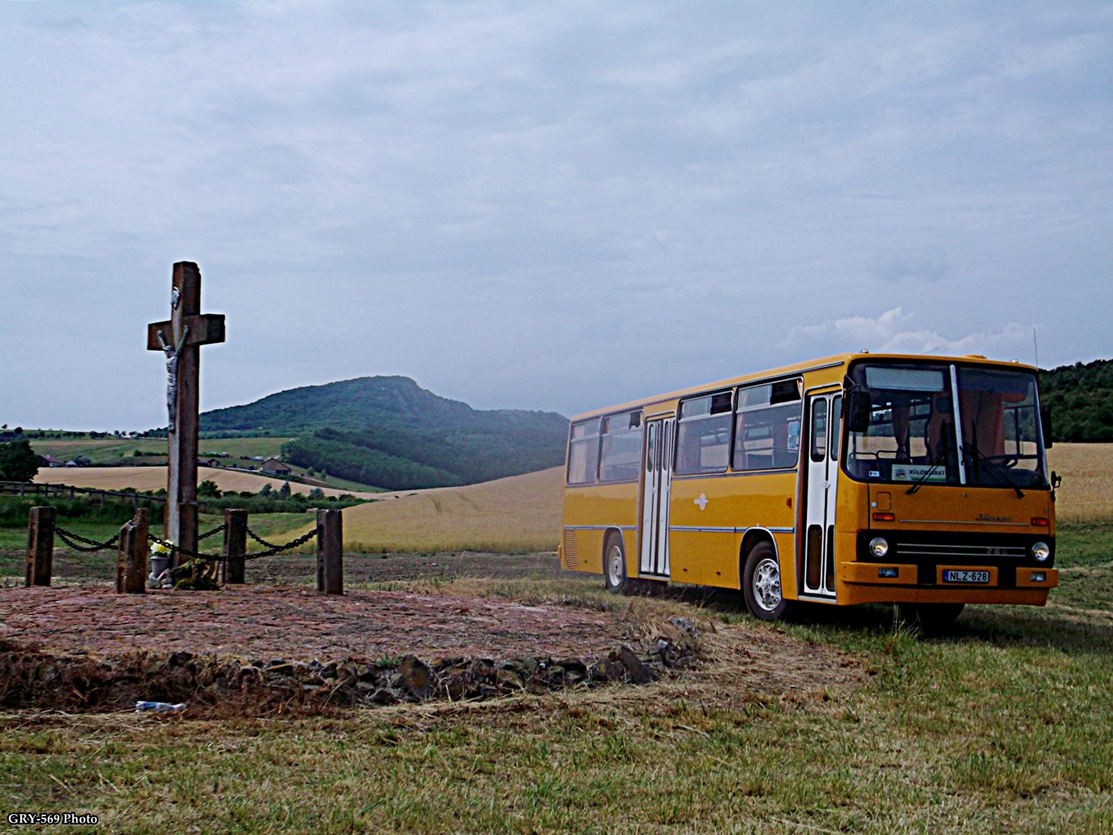 A kereszt árnyákában - NLZ-628 | Ikarus 266.25