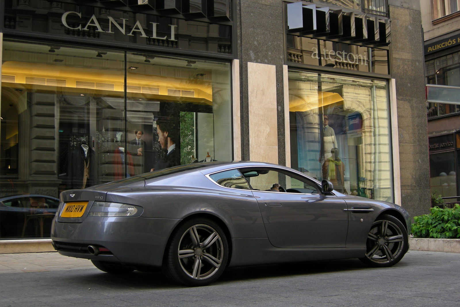 Aston Martin DB9