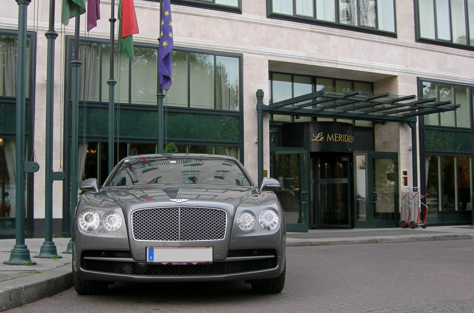 Bentley Flying Spur V8