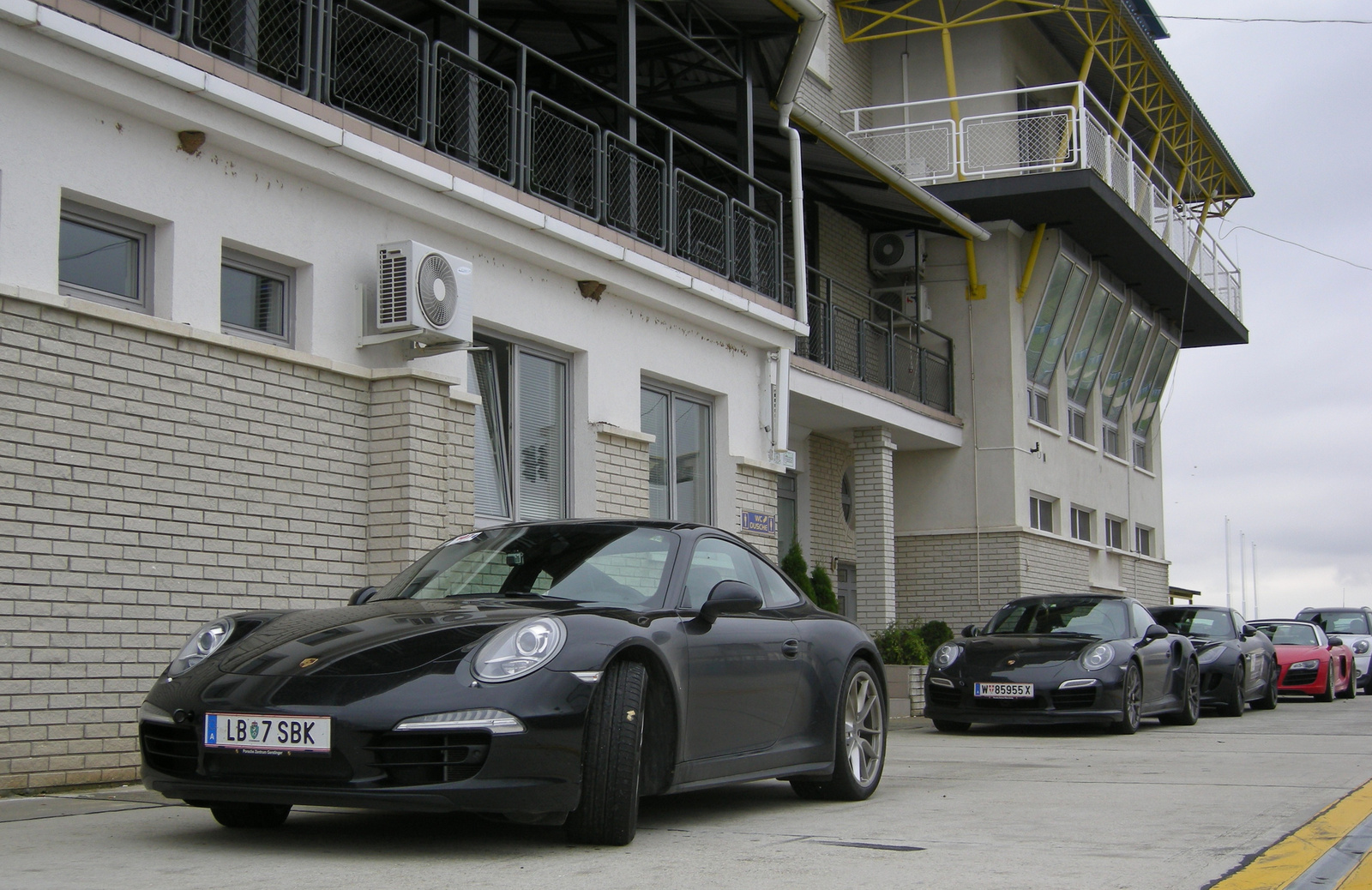 911 Carrera 4S, 911 Turbo S, F-type R Coupe, R8 V10 Spyder