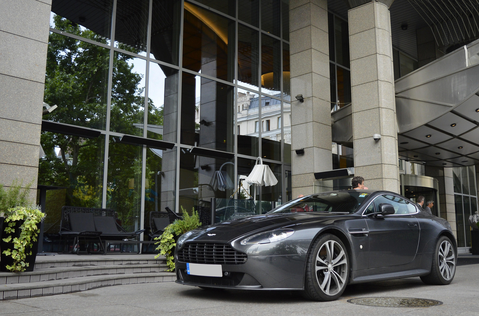 Aston Martin V12 Vantage