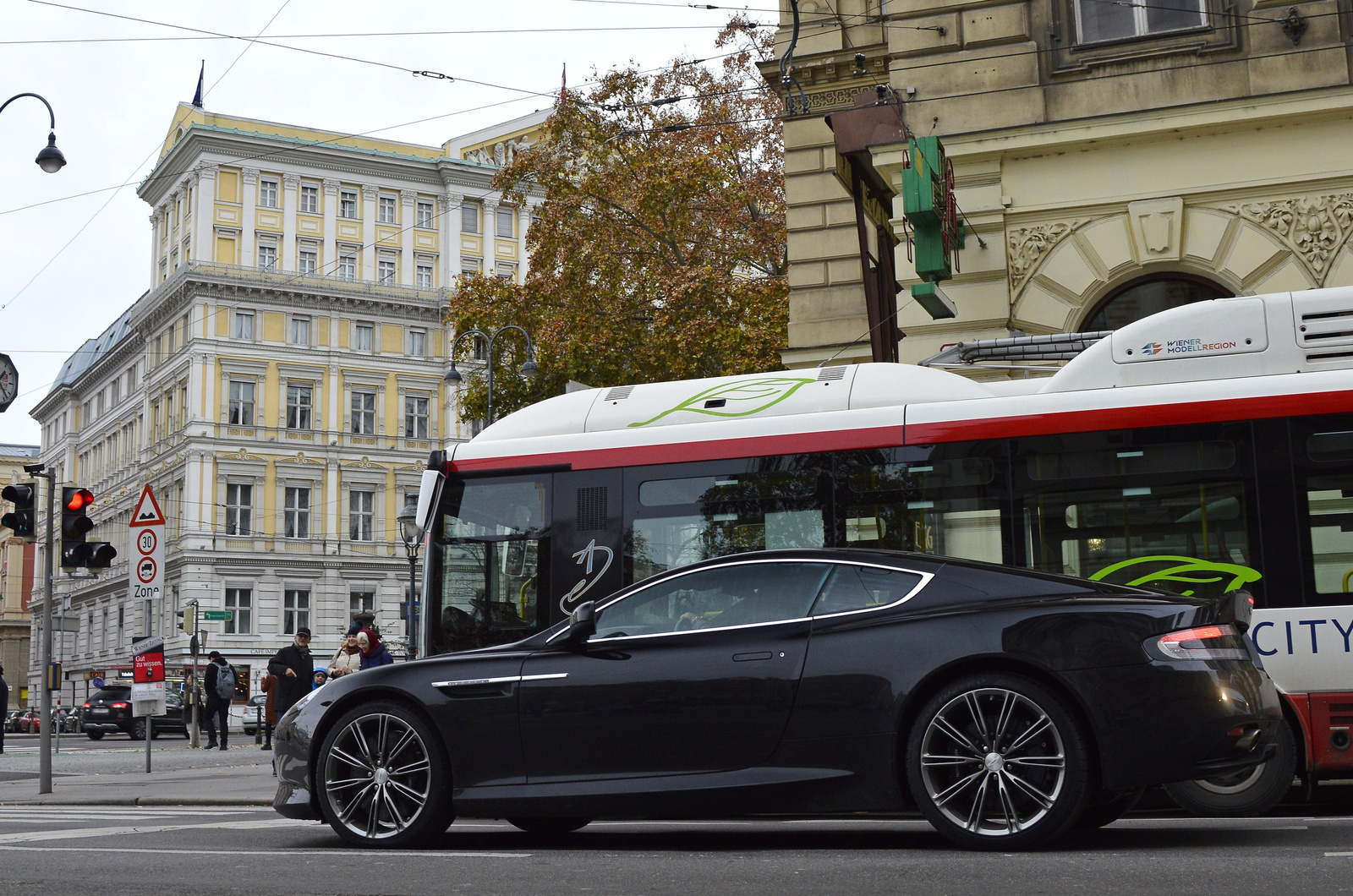 Aston Martin DB9