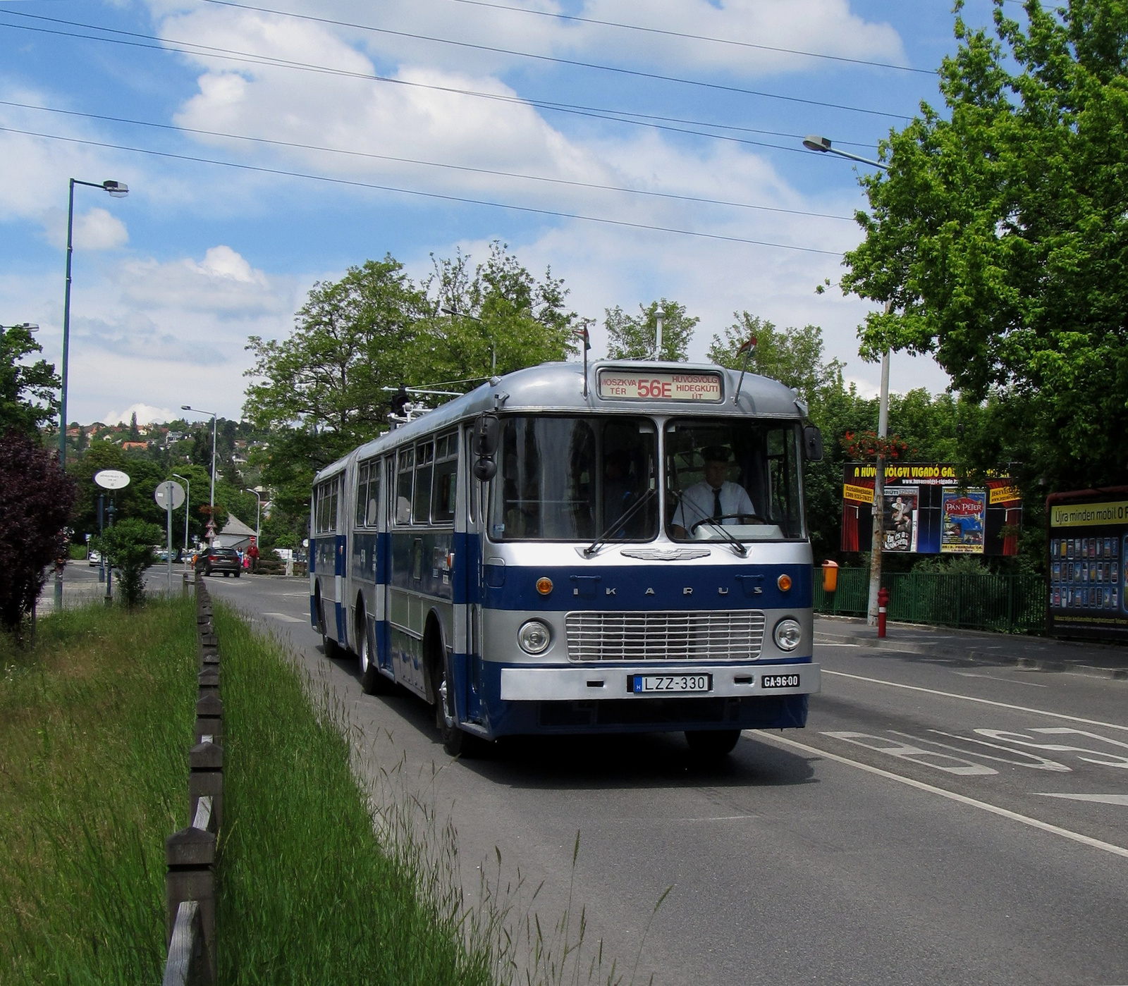 Ikarus 180(2)