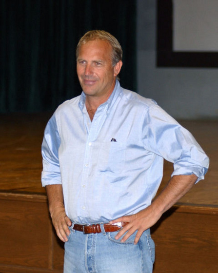 479px-Kevin Costner DF-SD-05-08959