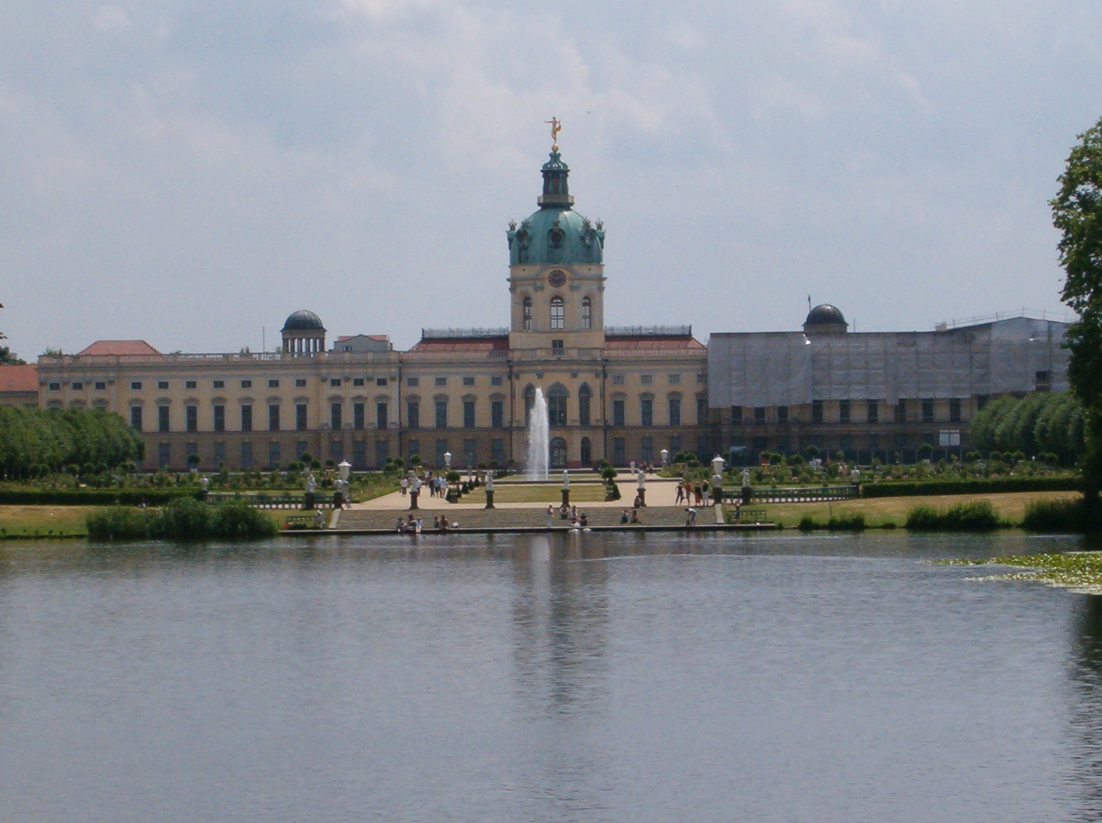 36 tudtak élni a Hohenzollernek