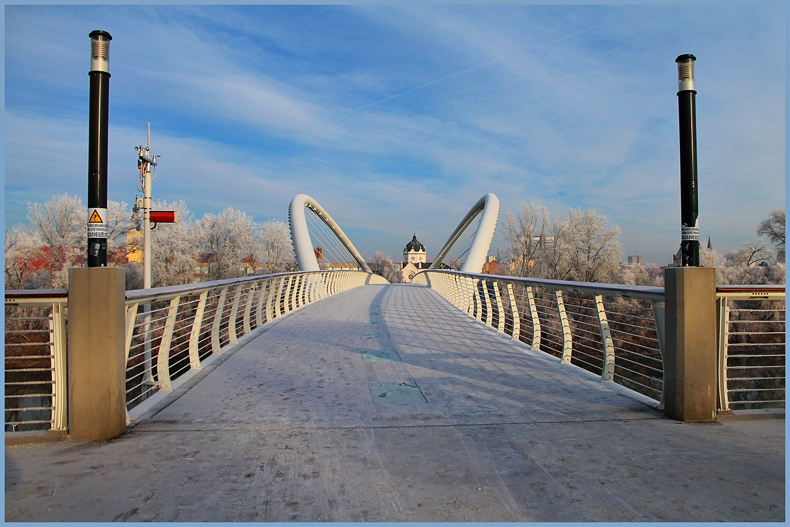 Szolnok - Tiszavirág gyaloghíd 002