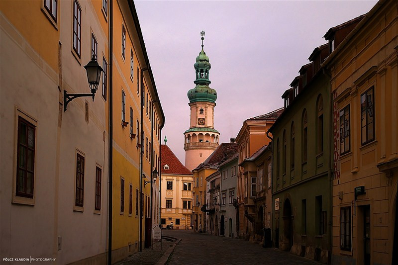 2013.01.12. Utcarészlet Tűztoronnyal